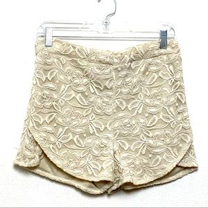 Cream Lace Charlotte ruse shorts- Size XL (EUC)
